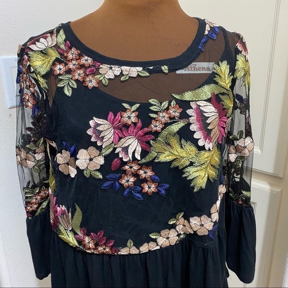 Eri + Ali Ornate Embroidered Floral
Top Small EUC - Picture 2 of 9